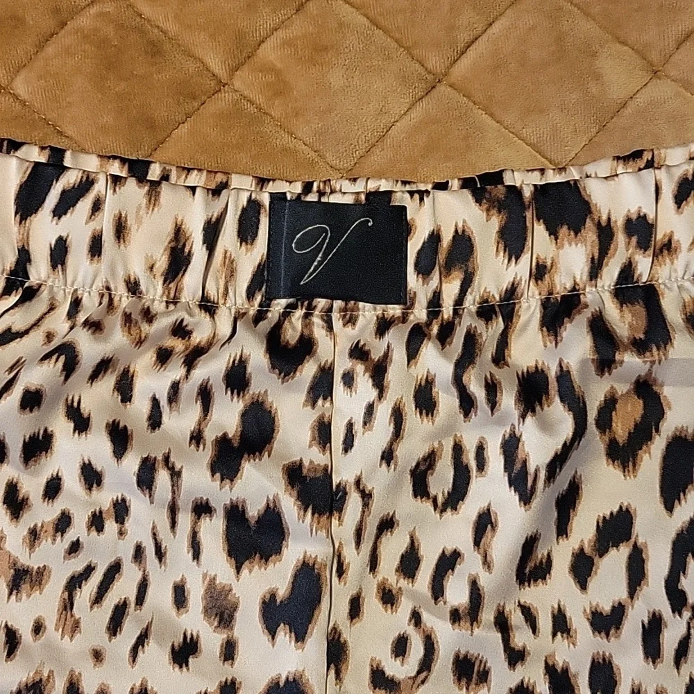 Women's silk cheetah print shorts - Picture 2 of 4